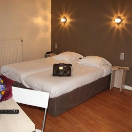 Hôtel Paris Legendre**
